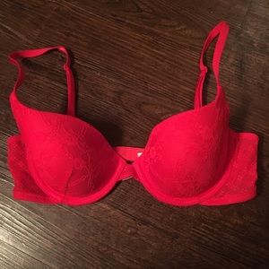 Red demi bra
